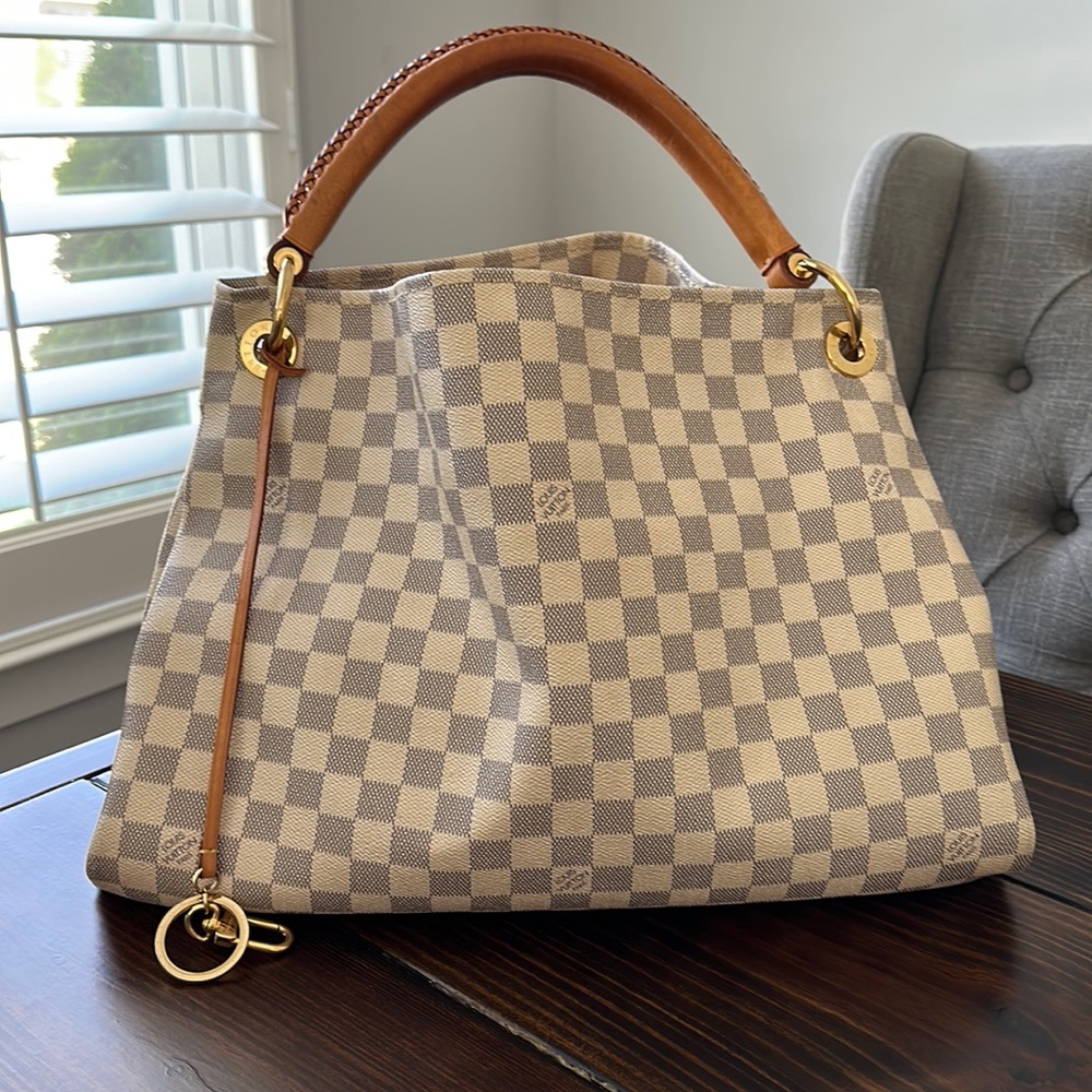 Louis Vuitton Artsy Purse
